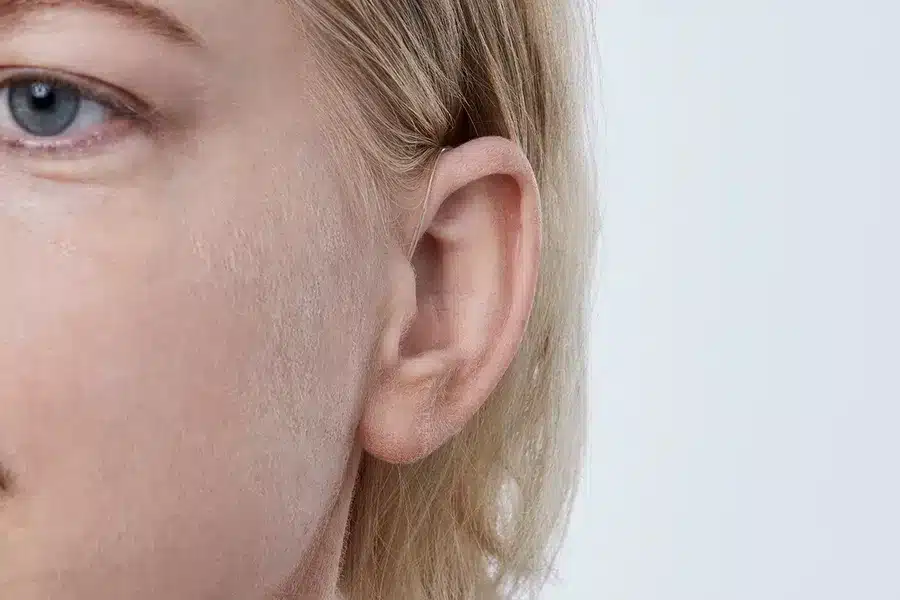 Oticon More miniRITE T C091SilverGrey AngleF45 Close up In On Ear MS 6673 Woman 1200x800px Original file