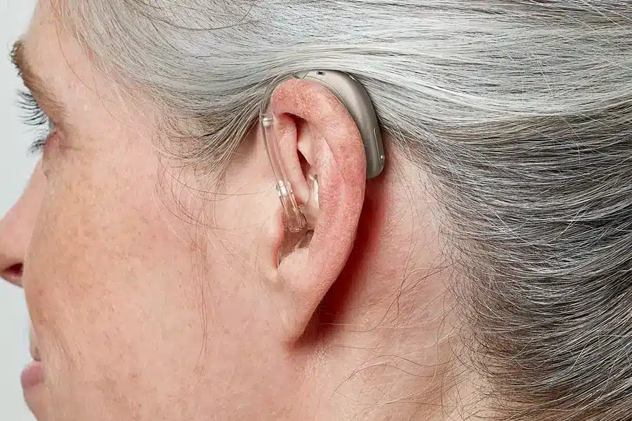miniBTE R H1 2023 C090ChromaBeige AngleB45 Close up In On Ear MS 5941 Woman 1200x800px Original file