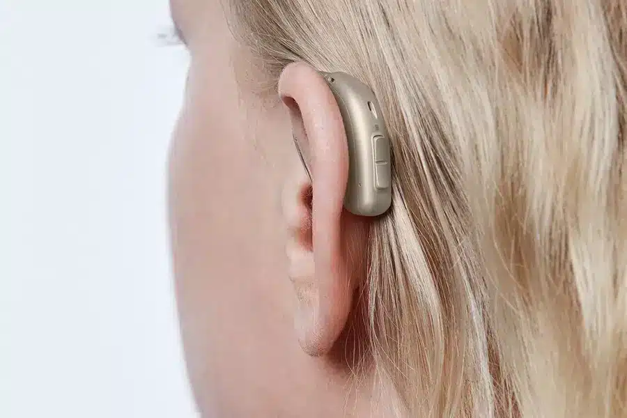 miniRITE R H1 2023 C090ChromaBeige AngleB45 Close up In On Ear MS 6689 Woman 1200x800px Original file