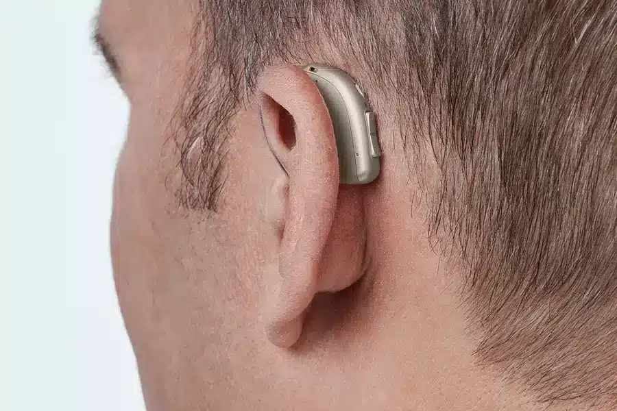 miniRITE R H1 2023 C090ChromaBeige AngleB45 Close up In On Ear MS 6902 Man 1200x800px Original file